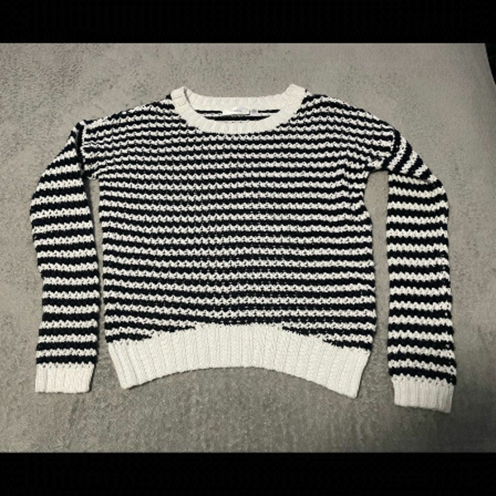 CLOTH by RD crew neck sweater size XS (fits like a S). Very good condition!